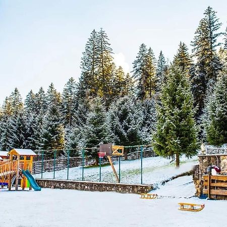 Hotel Floare De Colt Mînăstirea Humorului Kültér fotó