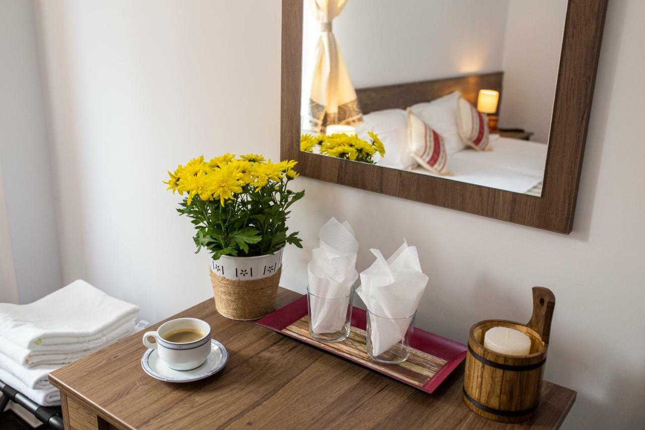 Hotel Floare De Colt Mînăstirea Humorului Kültér fotó