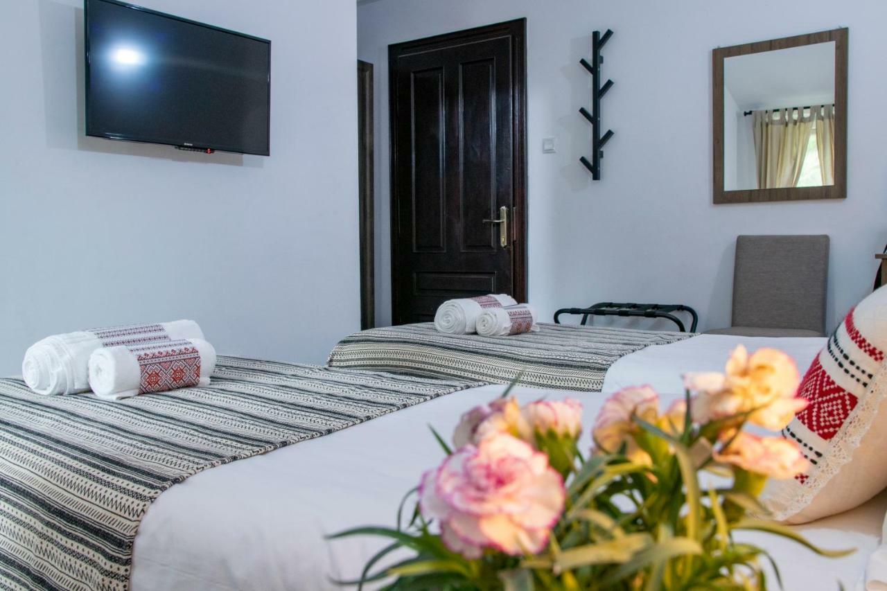 Hotel Floare De Colt Mînăstirea Humorului Kültér fotó