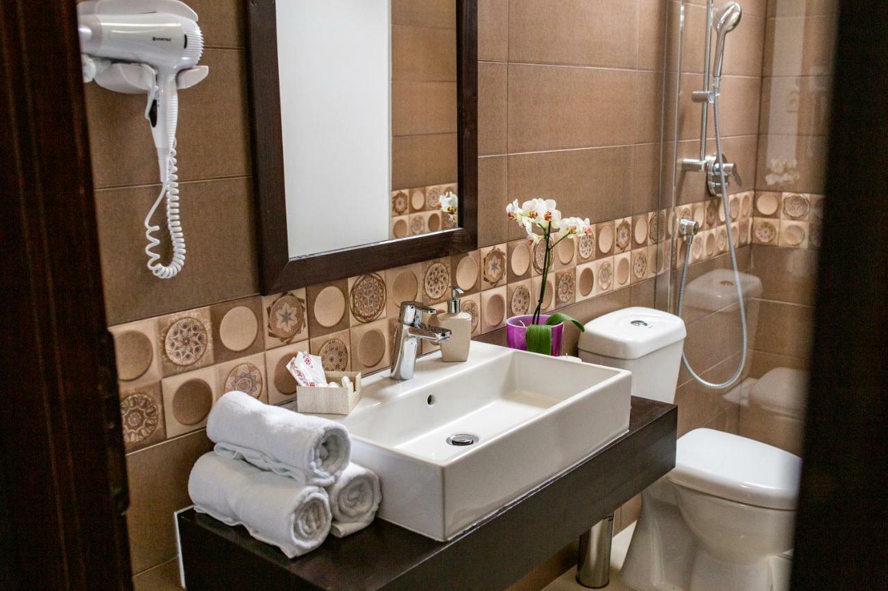 Hotel Floare De Colt Mînăstirea Humorului Kültér fotó